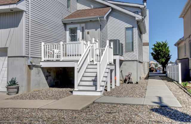 374 Aldo Drive Gallery 2