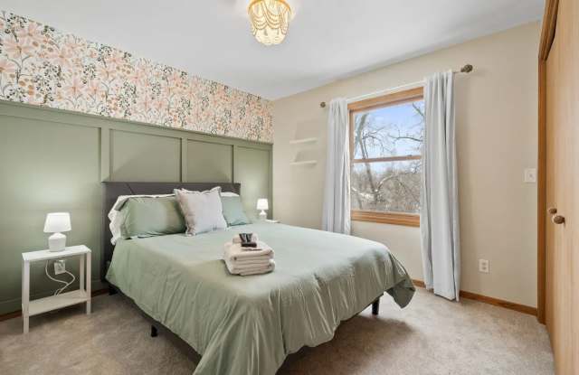 Pet-Friendly Retreat in Twin Lakes Available for Monthly & Mid-Term Rentals Gallery 4