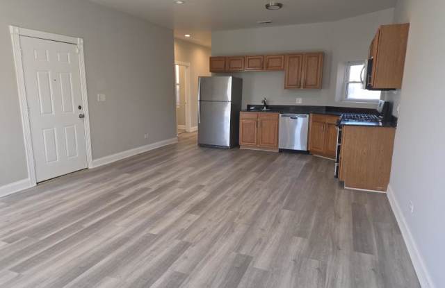 6607 South Kimbark Gallery 3