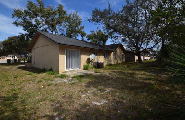 2/1 Duplex For Rent at 3264 Split Willow Drive Orlando, FL 32808 Gallery 4