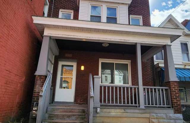 Updated 3BR 1.5 Bath house now available! photos photos