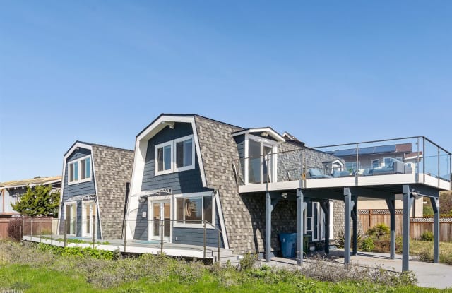 207 Washington Blvd - 207 Washington Boulevard, Half Moon Bay, CA 94019