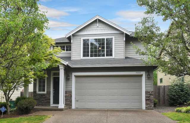 This Great 3 Bedroom 2.5 Bath Home in Tigard is Conveniently Located Just a Couple of Minutes to HWY 217 and I-5. photos photos