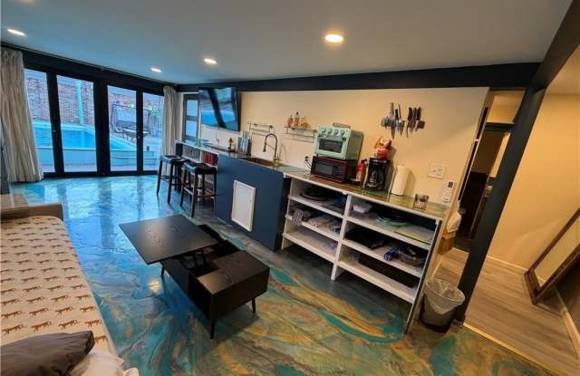 4025 VENDOME Place Gallery 2