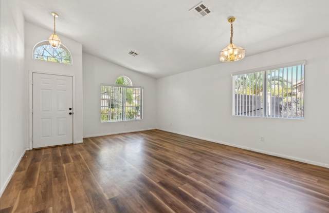 Summerlin North Amazing 3 Bedroom Home with 2 Living Rooms! Gallery 4