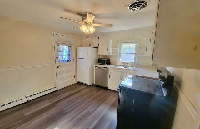 Beautiful 2-Bedroom Single Family House for Rent in South Hadley! Gallery 4