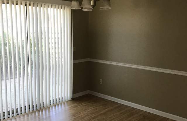 Spacious 3-Bedroom Home with Fenced Yard - Conveniently Located in Hinesville, GA Gallery 4