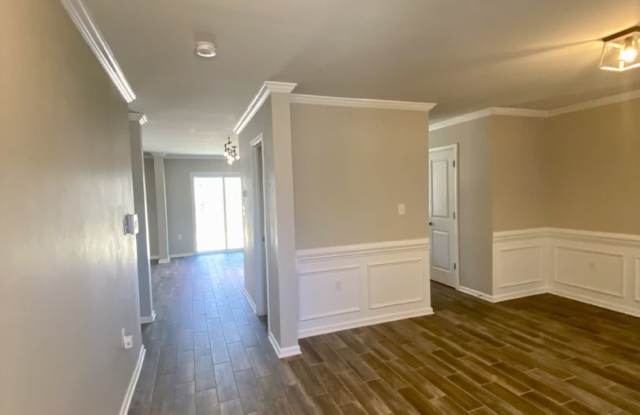 4BR/2.5BA Home Located in Hampden Village Gallery 3