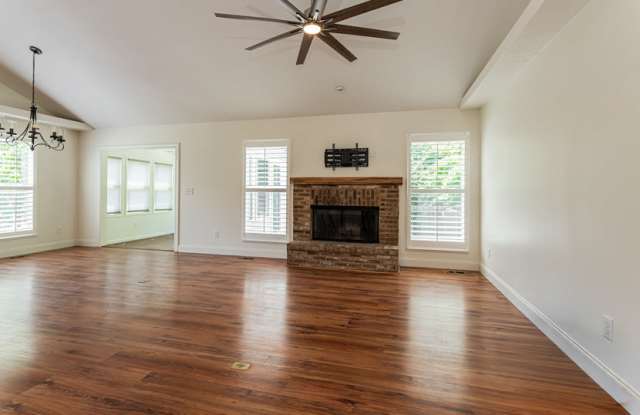 220 Konawa Lane Gallery 2