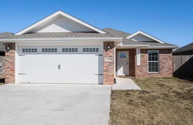 Bentonville Spacious 3 Bedroom Rental! MOVE-IN SPECIAL!!!!***FIRST MONTHS RENT FREE*** - 6110 Northwest McClellen Street, Highfill, AR 72713