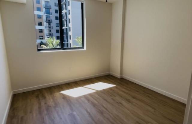 1047 E 28TH St. Gallery 4