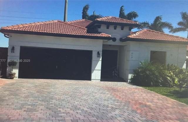 415 SE 17th Ave - 415 Southeast 17th Avenue, Homestead, FL 33033