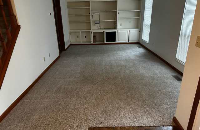1604 S Pinestone Gallery 3