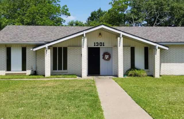 AUGUST PRE-LEASE!  Spacious 4 Bedroom 2 Bathroom Home CLOSE TO CAMPUS photos photos