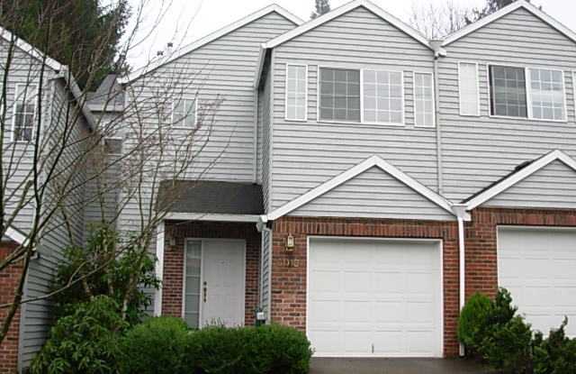 $500 off first full month!! Great Row House Located in Multnomah Village Close to Food Carts, Shopping, Restaurants, and So Much More! - 3012 Southwest Texas Street, Portland, OR 97219