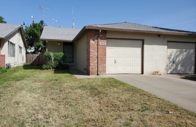 3713 Moonbeam Dr - 3713 Moonbeam Drive, Rosemont, CA 95827