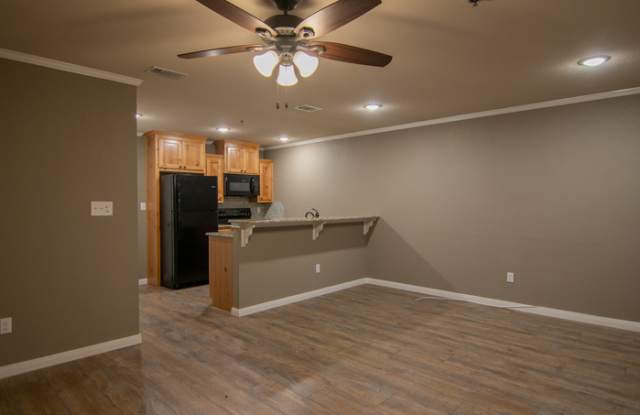 651 East McGregor Drive Unit 104 McGregor, TX 76657 Gallery 3