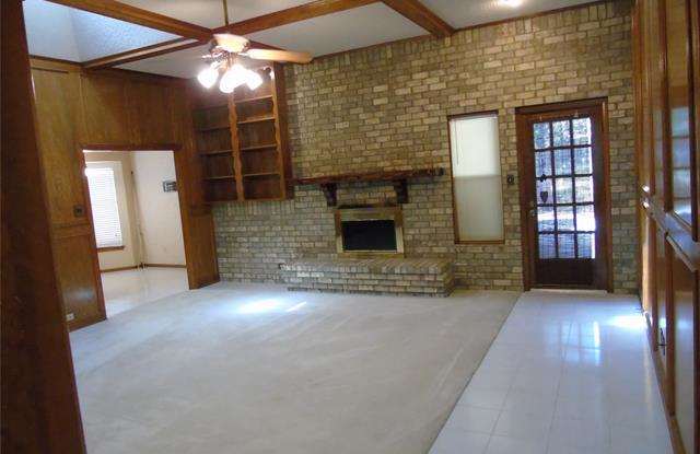 2221 Lakeview Drive Gallery 3