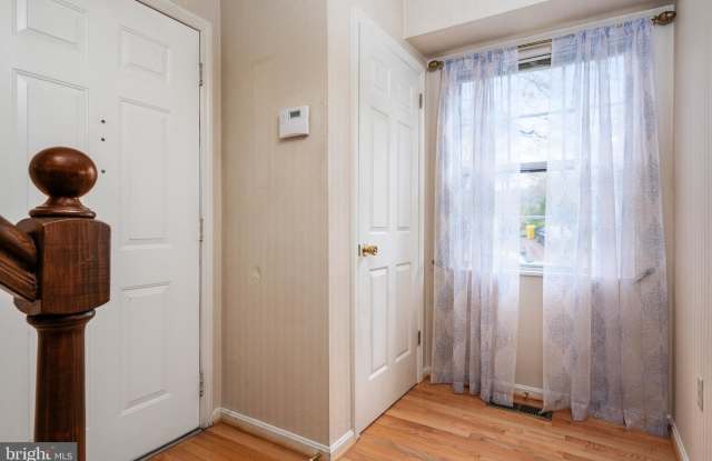 365 ELLENHAM COURT Gallery 4