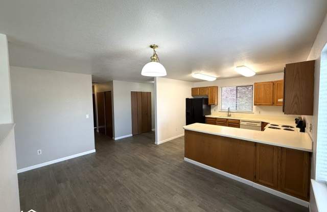 Hilltop 3-Bedroom Home with Scenic Orchard Views Gallery 3