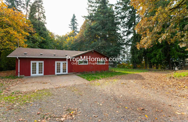 Private 20-Acre Retreat in Oregon City – Spacious 3-Bedroom Ranch Home with Scenic Views! photos photos