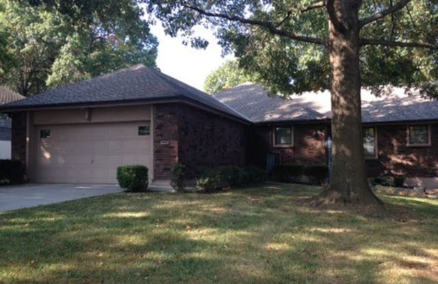 11410 Oak - 11410 Oak Street, Kansas City, MO 64114