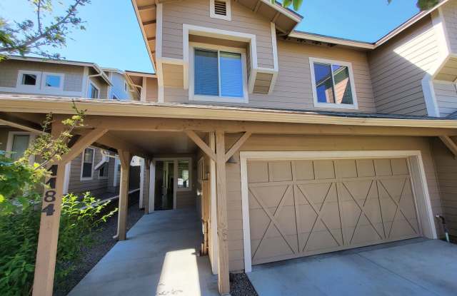 Beautiful, Pet Friendly, Multi-level, 2110 sqft, Luxury Townhouse w/A/C! 3 Bed, 2.5 Bath, + Loft - Avail. June 10th! photos photos