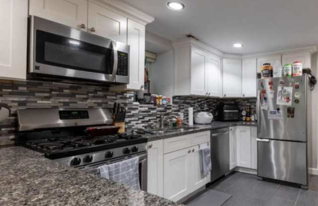2651 W Armitage Ave photos photos