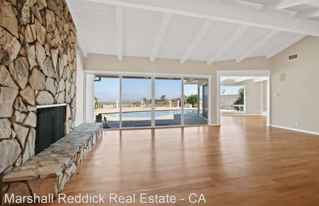 4246 S Cloverdale Ave - 4246 South Cloverdale Avenue, Los Angeles, CA 90008