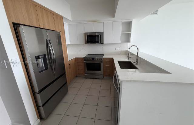 140 S Dixie Hwy - 140 South Dixie Highway, Hollywood, FL 33020 140 S Dixie Hwy - 140 South Dixie Highway, Hollywood, FL 33020