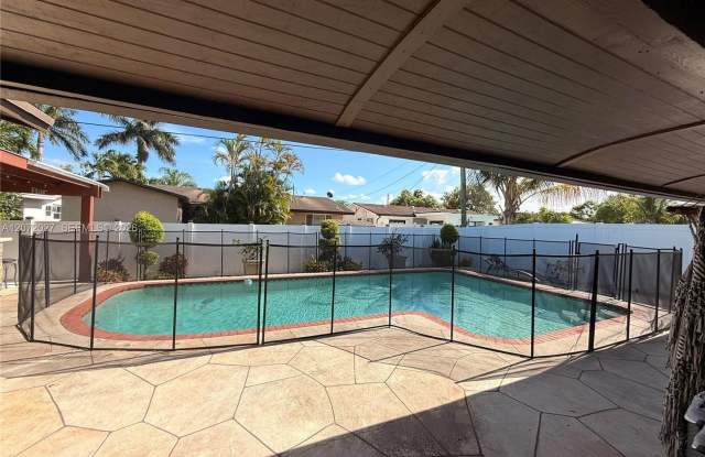 11450 NW 30th Place, Sunrise, FL 33323 Gallery 1