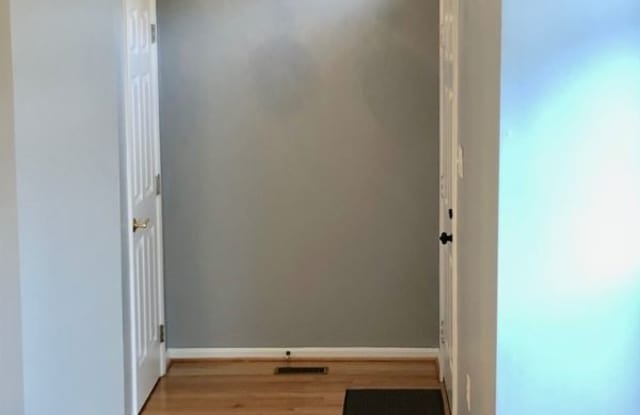 7302 Hampton Manor Pl Gallery 4