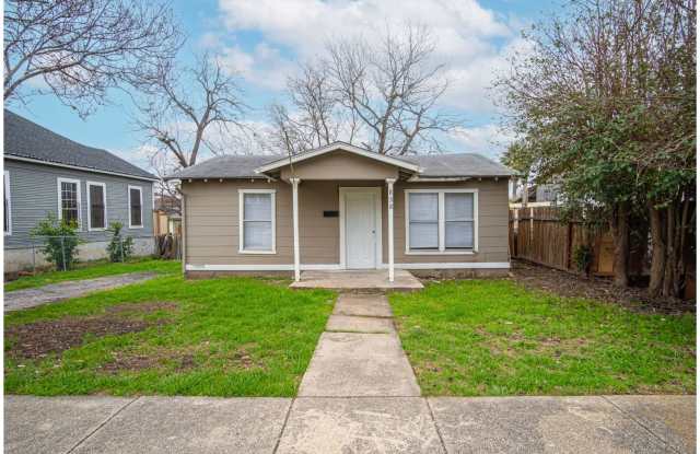Don't Miss This Relaxing 3BR/1BA Home Near Beautiful Downtown! photos photos