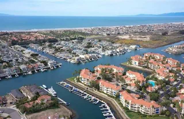 Large home on the waterway - 4057 West Hemlock Street, Oxnard, CA 93035