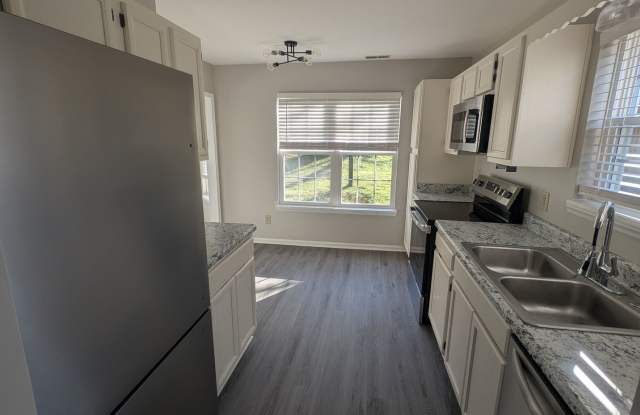 Charming 3BR Townhome in Charlotte Gallery 3