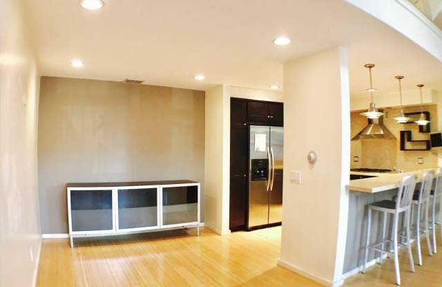 988 Granville Unit 2 Gallery 3