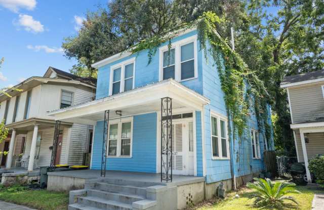 Historic Charm Meets Modern Living - Spacious 4BR Home Near Forsyth Park photos photos Historic Charm Meets Modern Living - Spacious 4BR Home Near Forsyth Park photos photos