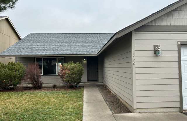Updated home in The Pines photos photos
