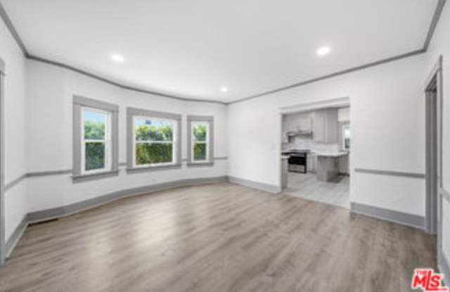 613 North Lucerne Boulevard Gallery 3
