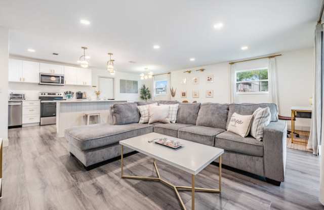 4402 West McElroy Avenue Gallery 2