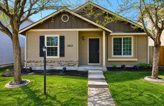 Easy-Living 3 Bed, 2 Bath Home with Double Garage, Pool Access & Private Courtyard photos photos