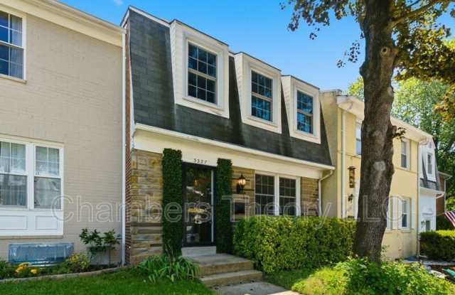3327 Webley Ct Gallery 2