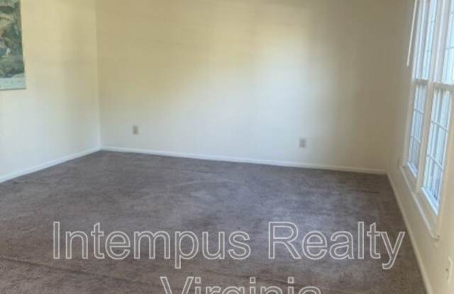410 Forest Ct Gallery 2