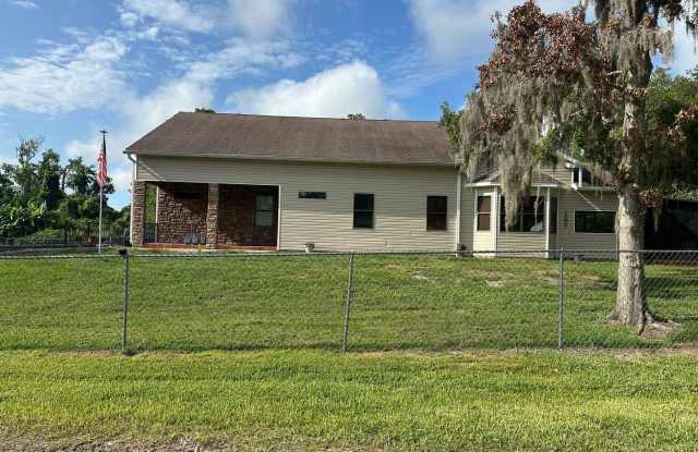 ***Spacious Country Living with Modern Comforts*** photos photos