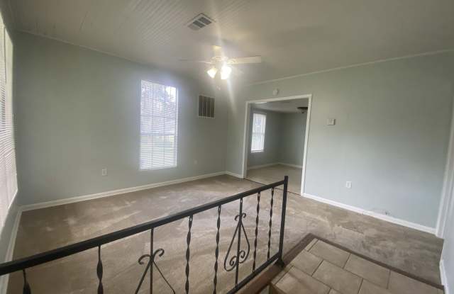 1535 Coombs Drive Gallery 2