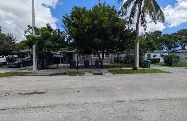 3BR Home for Rent in Franklin Park – Great Outdoor Space NO HOA! Gallery 3