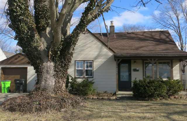 27840 Blum 2bed/1 bath Ranch with fenced in backyard, garage and first floor laundry photos photos