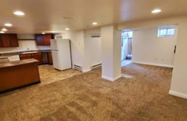 2221 Maxwell Avenue - 2 photos photos