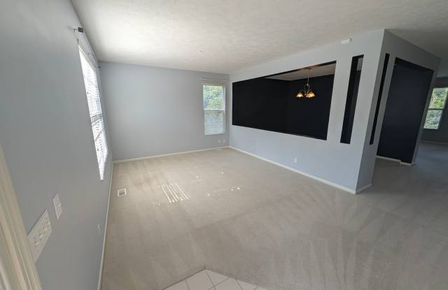 Lovely 4-bed/3.5-bath in Two Springs with Quiet Back Yard. Gallery 4