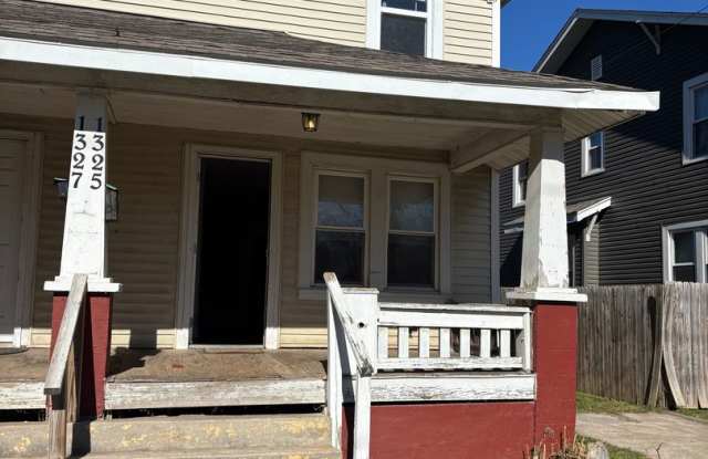 Stylish Two-Story Duplex Living: 2 Beds, 1 Bath (Ask about our special) - 1325 West Mount Vernon Street, Springfield, MO 65806